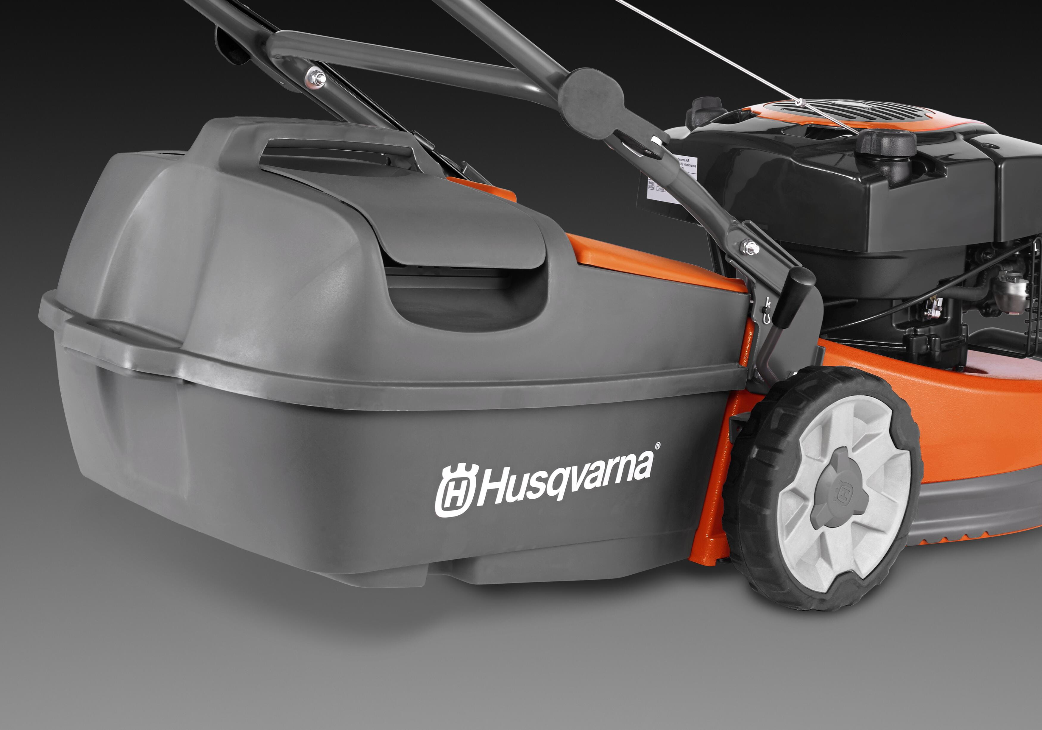 Husqvarna lc 48. Husqvarna LC 151 корпус. Husqvarna on Lawn. Замена свечи Husqvarna LC 247.